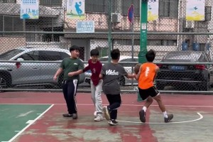 被一群小孩的球技折服了 ！ - jrs低调看